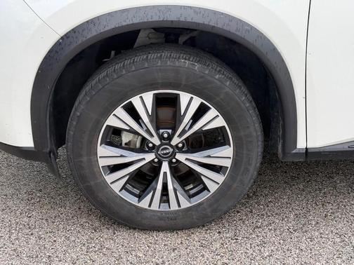 White 2023 Nissan Rogue SV