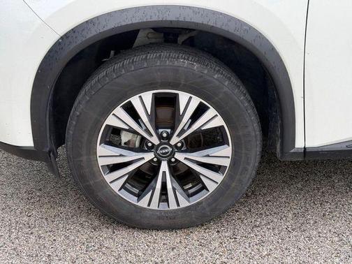 White 2023 Nissan Rogue SV