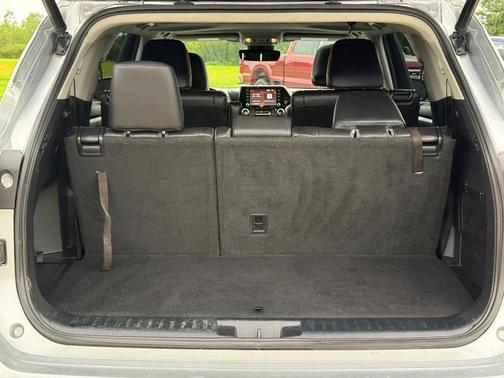 Celestial Silver Metallic 2022 Toyota Highlander XLE