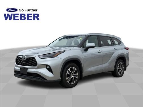 Celestial Silver Metallic 2022 Toyota Highlander XLE