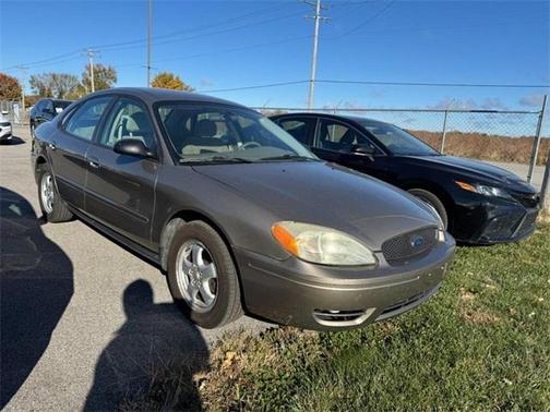2004 Ford Taurus SE