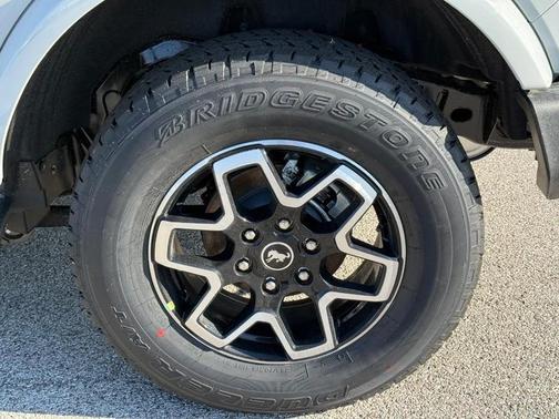 Avalanche Gray 2026 Ford Bronco Outer Banks