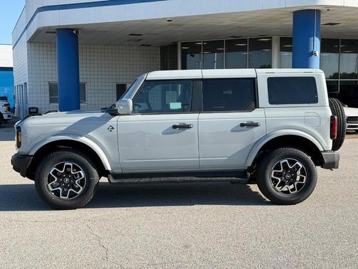 Avalanche Gray 2026 Ford Bronco Outer Banks