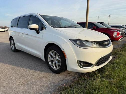 Bright White Clearcoat 2017 Chrysler Pacifica Touring-L