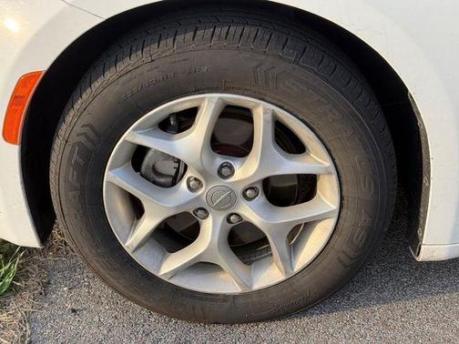 Bright White Clearcoat 2017 Chrysler Pacifica Touring-L