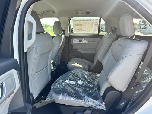 Oxford White 2026 Ford Explorer Active