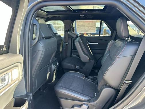 2025 Ford Explorer ST 4WD