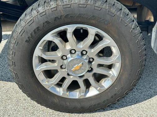 Summit White 2025 Chevrolet Silverado 2500 LTZ