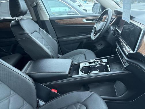 2024 Volkswagen Atlas 2.0T SE w/Technology 4MOTION