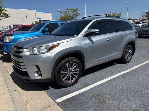 Celestial Silver Metallic 2017 Toyota Highlander XLE