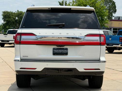 Pristine White 2021 Lincoln Navigator Reserve