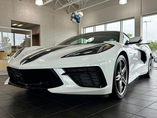 Arctic White 2026 Chevrolet Corvette Stingray w/1LT