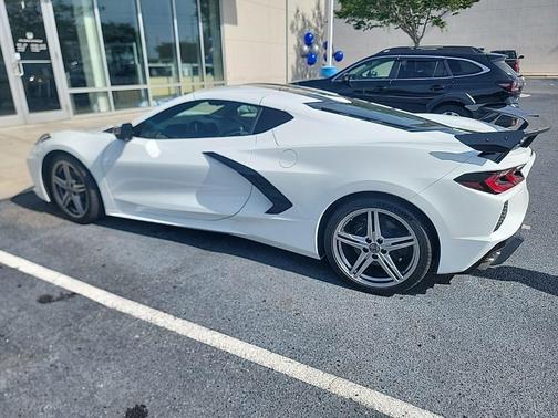 Arctic White 2026 Chevrolet Corvette Stingray w/1LT