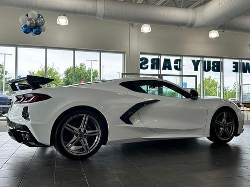 Arctic White 2026 Chevrolet Corvette Stingray w/1LT