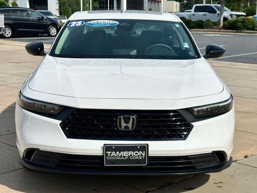 Platinum White Pearl 2025 Honda Accord SE