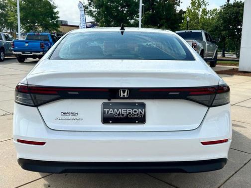 Platinum White Pearl 2025 Honda Accord SE