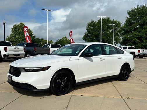 Platinum White Pearl 2025 Honda Accord SE