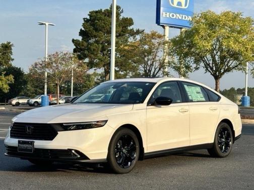 Platinum White Pearl 2025 Honda Accord SE