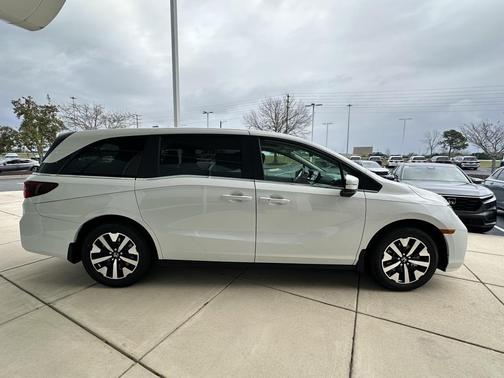 Platinum White Pearl 2026 Honda Odyssey EX-L