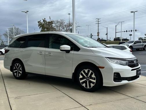 Platinum White Pearl 2026 Honda Odyssey EX-L