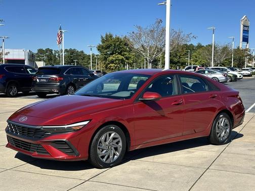 2024 Hyundai ELANTRA SEL