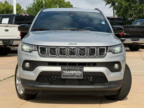Silver Zynith Metallic Clearcoat 2024 Jeep Compass Latitude Lux