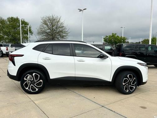 Summit White 2024 Chevrolet Trax FWD 2RS