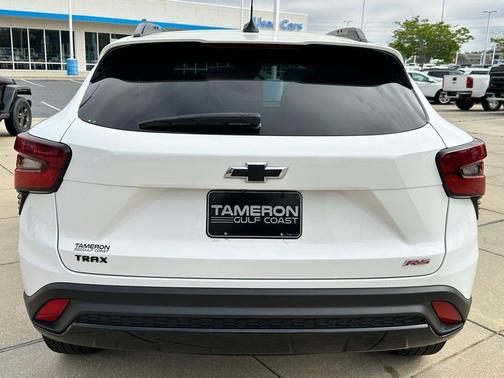 Summit White 2024 Chevrolet Trax FWD 2RS