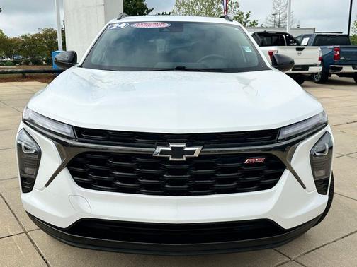 Summit White 2024 Chevrolet Trax FWD 2RS