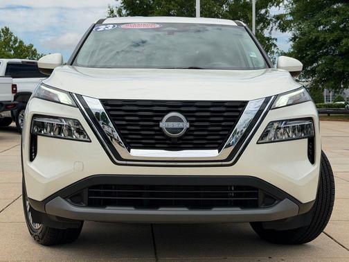 Pearl White Tricoat 2023 Nissan Rogue SV