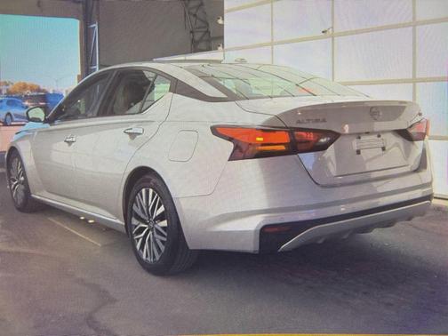 Brilliant Silver Metallic 2024 Nissan Altima 2.5 SV