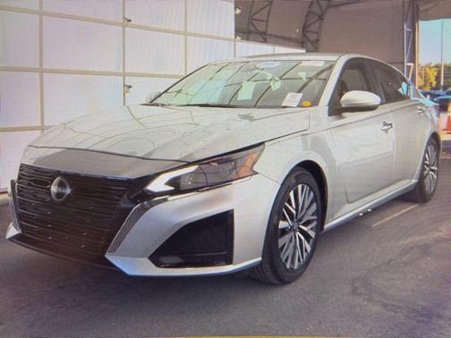 Brilliant Silver Metallic 2024 Nissan Altima 2.5 SV