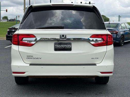 White Diamond Pearl 2019 Honda Odyssey Elite
