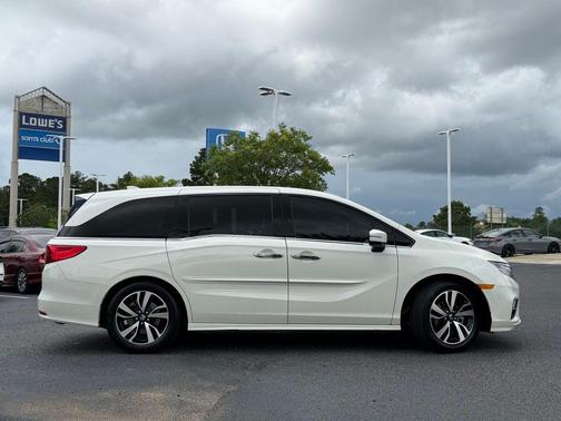 White Diamond Pearl 2019 Honda Odyssey Elite