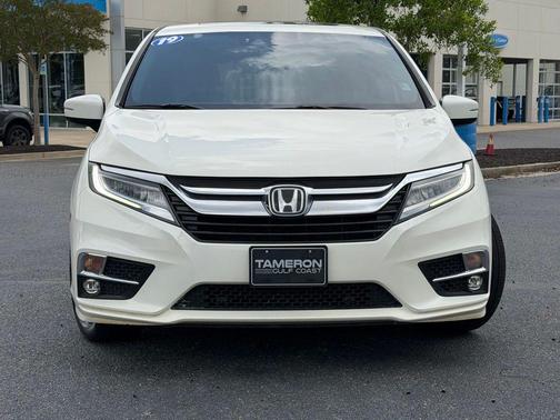 White Diamond Pearl 2019 Honda Odyssey Elite