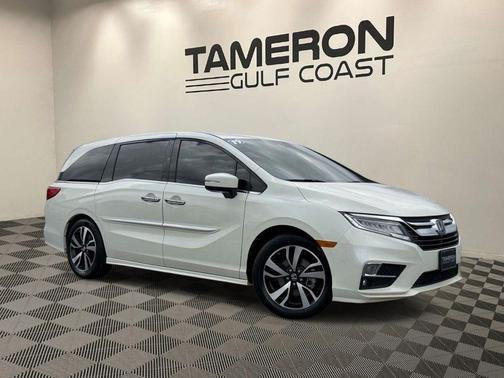 White Diamond Pearl 2019 Honda Odyssey Elite
