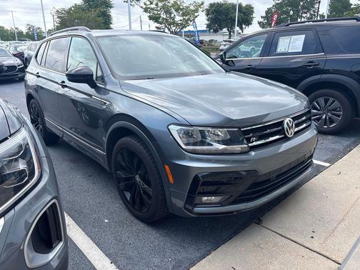 Platinum Gray Metallic 2021 Volkswagen Tiguan 2.0T SE R-Line Black