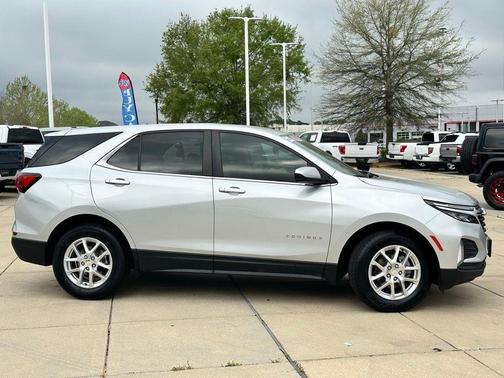 Silver Ice Metallic 2022 Chevrolet Equinox 1LT