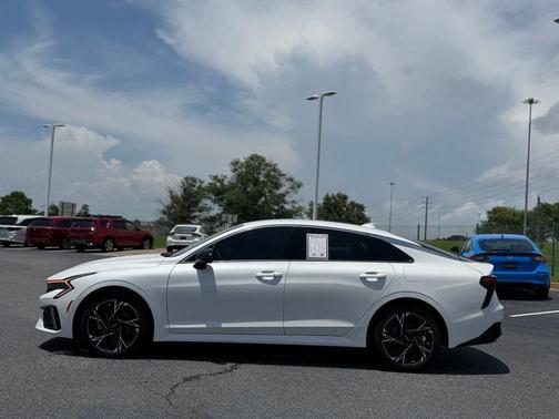 Snow White Pearl 2025 Kia K5 GT-Line