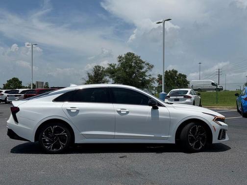Snow White Pearl 2025 Kia K5 GT-Line