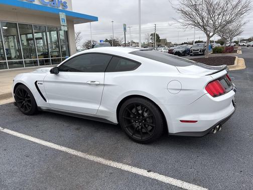 2016 Ford Shelby GT350 Base