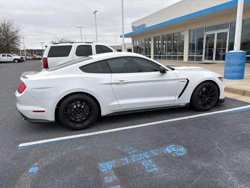 2016 Ford Shelby GT350 Base