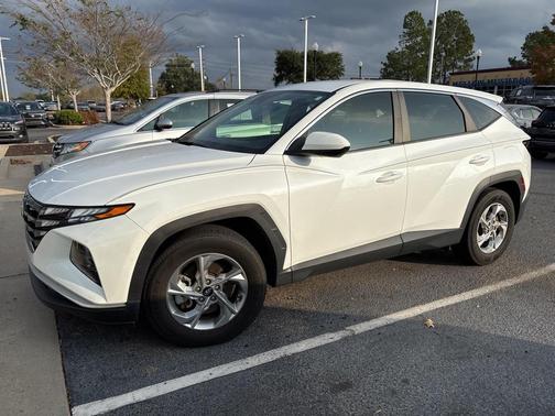 2022 Hyundai TUCSON SE