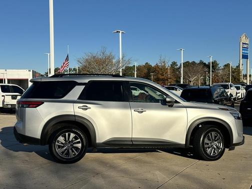 2024 Nissan Pathfinder SV 4WD