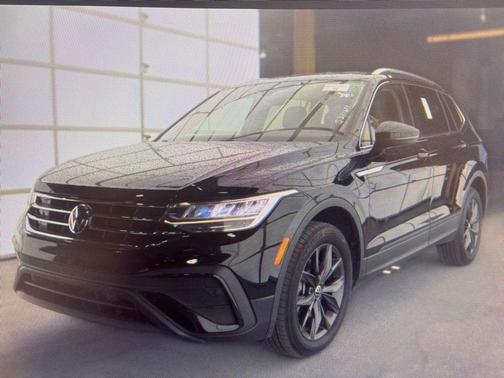 Deep Black 2023 Volkswagen Tiguan 2.0T SE