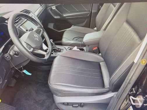 Deep Black 2023 Volkswagen Tiguan 2.0T SE