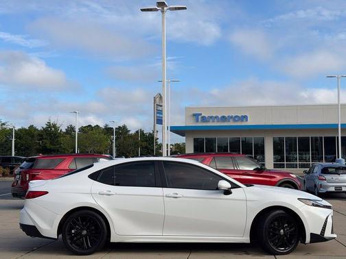 Ice Cap 2025 Toyota Camry SE