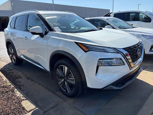 Pearl White Tricoat 2023 Nissan Rogue SL