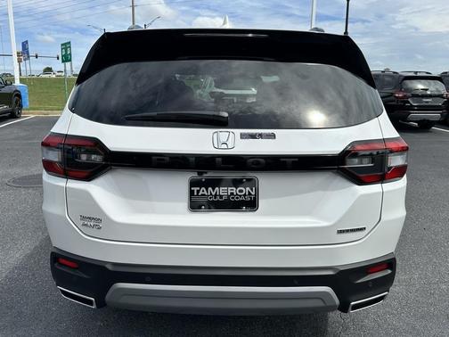 2025 Honda Pilot Touring 8-Passenger