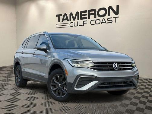 Silver Metallic 2023 Volkswagen Tiguan 2.0T SE